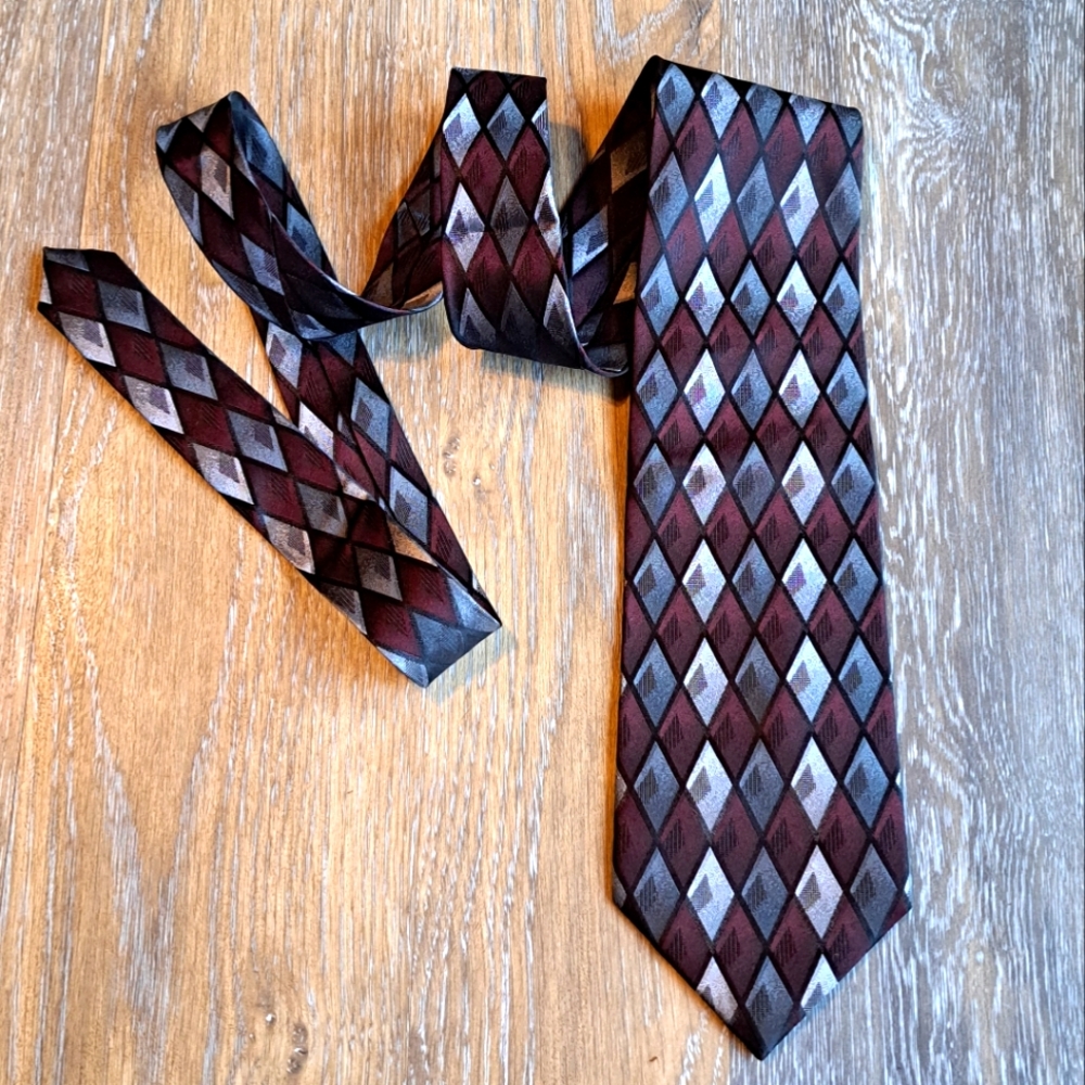 IV Front Silk Tie
